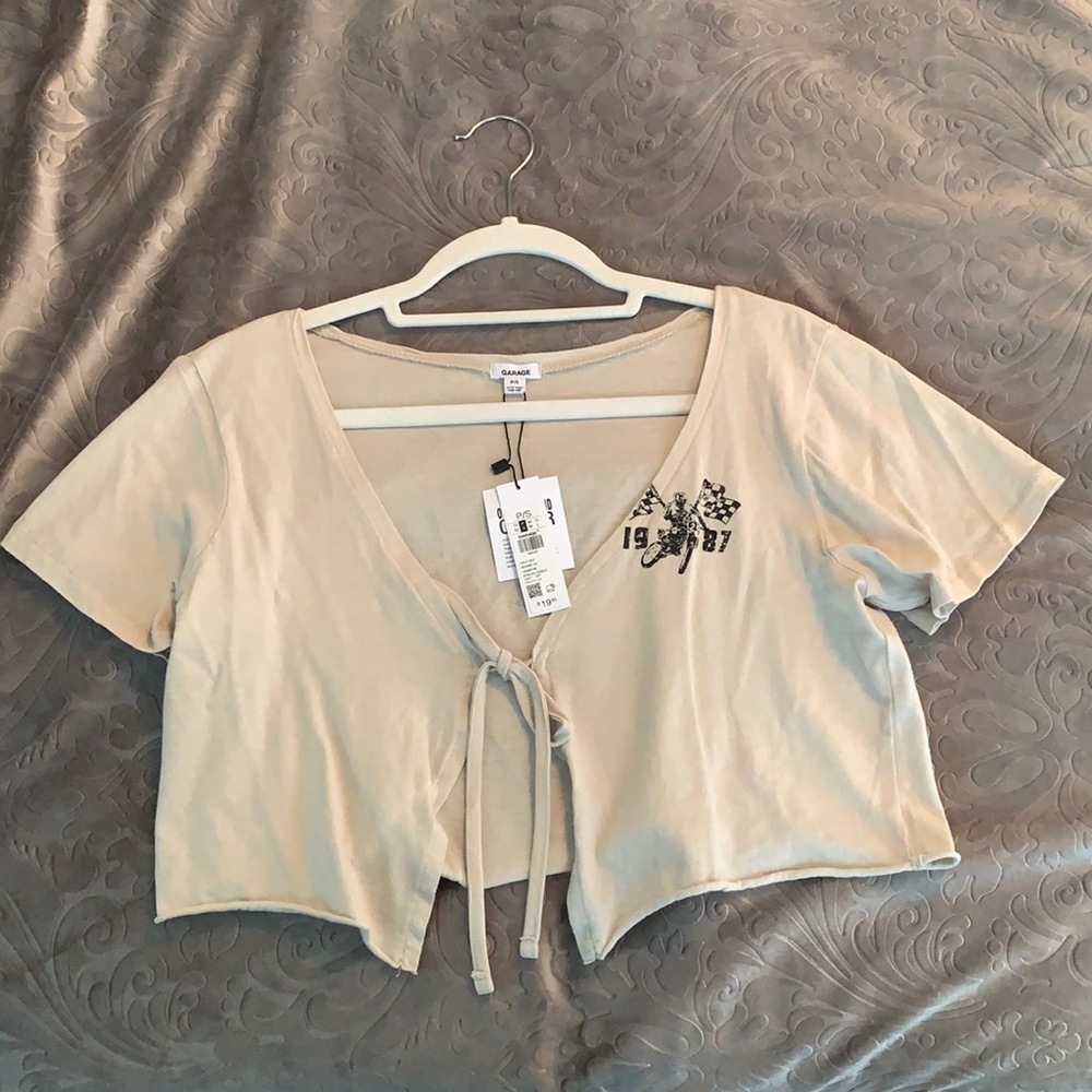 Size Small. Brand new Garage tie front crop tee